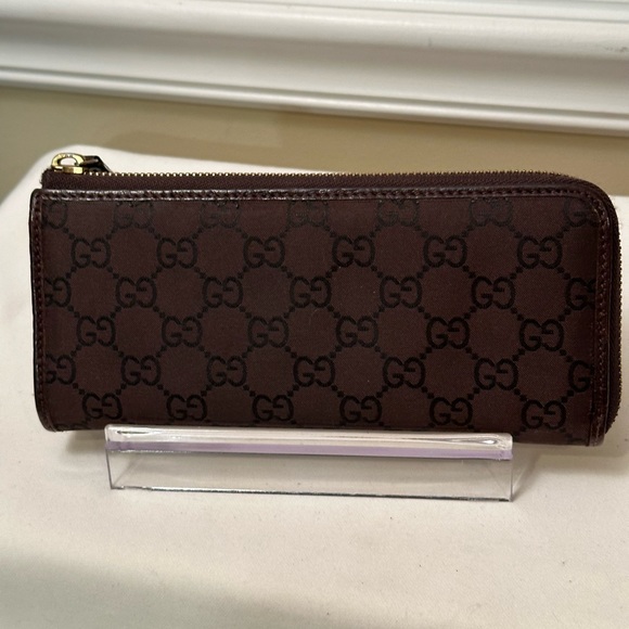 Gucci Guccisimo brown nylon monogram zippy wallet. Zipper is 3/4 around. - Picture 1 of 8